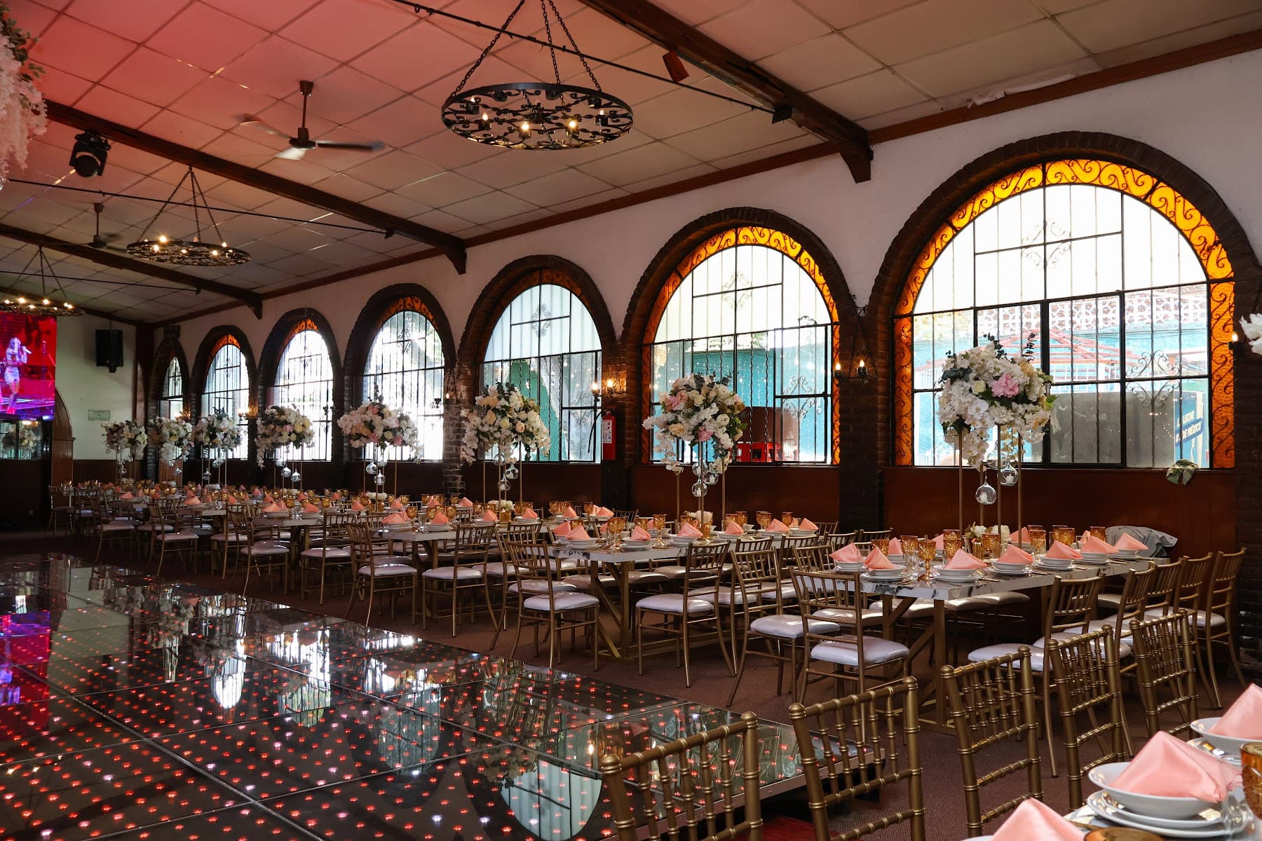 HACIENDA & JARDIN DE EVENTOS " VERSALLES "