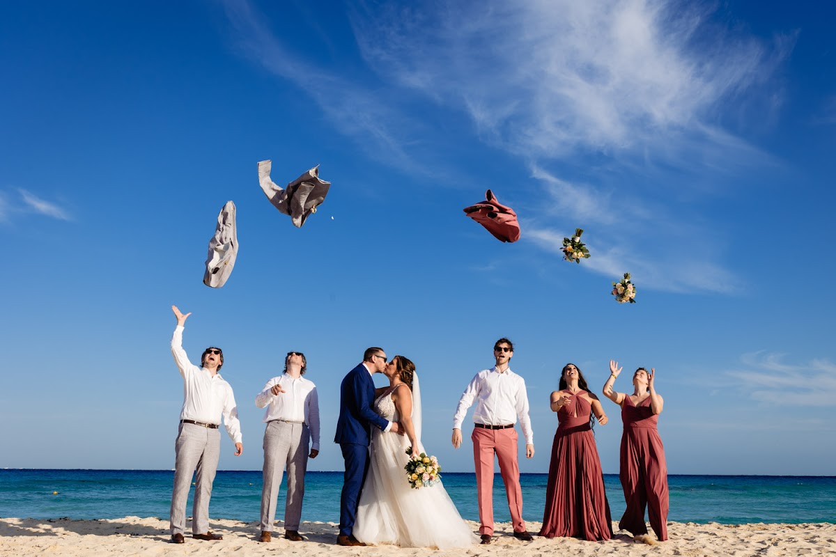 Elvis Aceff - Playa del Carmen Wedding Photographer